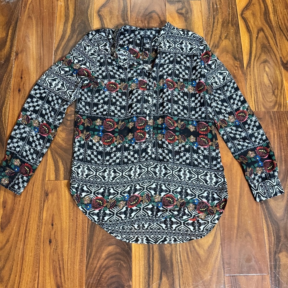 M.N.G Collection women’s size 2 black pattered long sleeve top